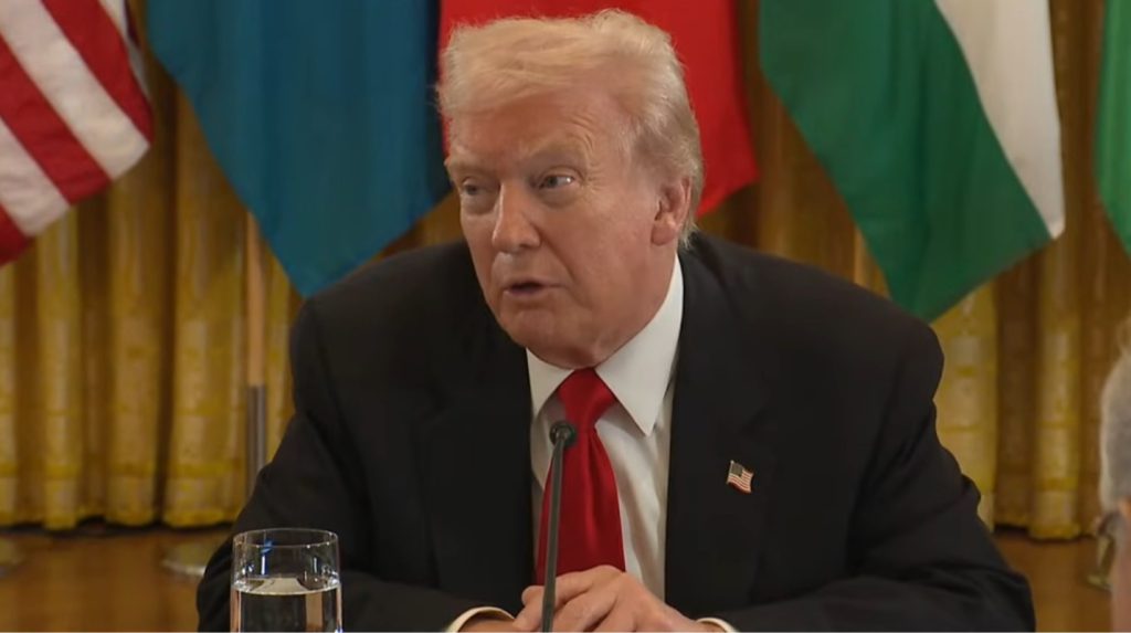 Trump: &quot;Molti progressi&quot; nella risoluzione del conflitto tra Russia e Ucraina, ma la strada per la pace è ancora lunga

Approfondimento
La guerra tra la Russia e l&#039;Ucraina è un conflitto in corso che ha avuto inizio nel 2014, dopo l&#039;annessione della Crimea da parte della Russia. Il conflitto ha causato migliaia di morti e feriti, e ha avuto un impatto significativo sull&#039;economia e sulla stabilità della regione.

Possibili Conseguenze
La fine della guerra della Russia contro l&#039;Ucraina potrebbe avere conseguenze positive per la regione, come la riduzione della violenza e la stabilizzazione dell&#039;economia. Tuttavia, è importante notare che il conflitto è complesso e che la sua risoluzione richiederà un impegno significativo da parte di tutte le parti coinvolte.

Opinione
Non è possibile esprimere un&#039;opinione oggettiva su questo argomento, poiché le informazioni disponibili sono limitate e possono essere influenzate da fattori politici e ideologici. Tuttavia, è importante notare che la risoluzione del conflitto è un obiettivo comune per molti paesi e organizzazioni internazionali.

Analisi Critica dei Fatti
È importante analizzare criticamente le informazioni disponibili sul conflitto, tenendo conto delle fonti e dei possibili bias. In questo caso, la dichiarazione di Trump sulla fine della guerra della Russia contro l&#039;Ucraina deve essere valutata nel contesto più ampio del conflitto e delle relazioni internazionali.

Relazioni con altri fatti
La guerra della Russia contro l&#039;Ucraina è legata a una serie di altri eventi e conflitti nella regione, come la crisi in Siria e la tensione tra la Russia e l&#039;Occidente. È importante considerare queste relazioni per comprendere appieno il contesto del conflitto.

Utilità pratica
La risoluzione del conflitto potrebbe avere un impatto significativo sulla vita delle persone nella regione, riducendo la violenza e migliorando la stabilità economica. Inoltre, potrebbe anche avere un impatto positivo sulla sicurezza internazionale e sulla cooperazione tra i paesi.

Contesto storico
La guerra della Russia contro l&#039;Ucraina è parte di un contesto storico più ampio, che include la dissoluzione dell&#039;Unione Sovietica e la formazione di nuovi stati indipendenti nella regione. È importante considerare questo contesto per comprendere le radici del conflitto e le possibili soluzioni.

Fonti
La fonte di questo articolo è YouTube, e la notizia è stata riportata da Ukrainska Pravda. È importante verificare le fonti e le informazioni disponibili per garantire l&#039;accuratezza e l&#039;obiettività della notizia. Il link diretto all&#039;articolo di origine è: https://www.youtube.com/watch?v=xr8czDU76Fs e https://www.pravda.com.ua/eng/news/2025/11/03/8005511/. Il sito della fonte rss è: YouTube e Ukrainska Pravda.