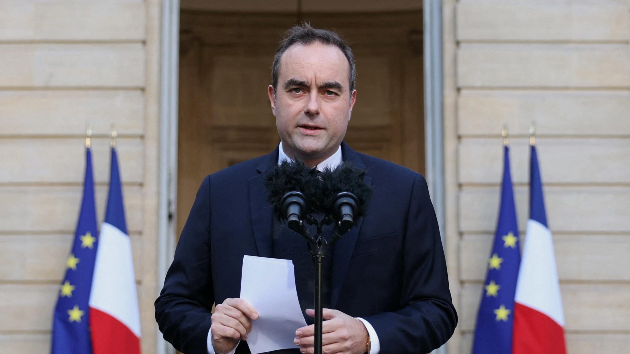 Il Primo Ministro ricomprende il ruolo di Ministro delle Armi per mettere in evidenza la difesa e salvaguardare il bilancio