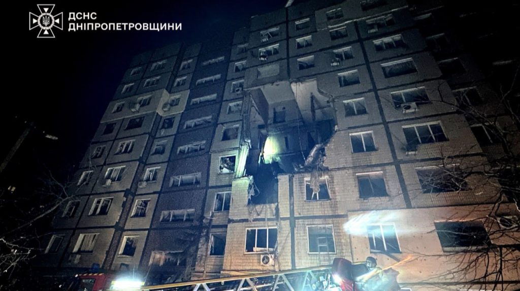 Attacco russo alla città di Dnipro: una vittima e dieci feriti, tra cui due bambini