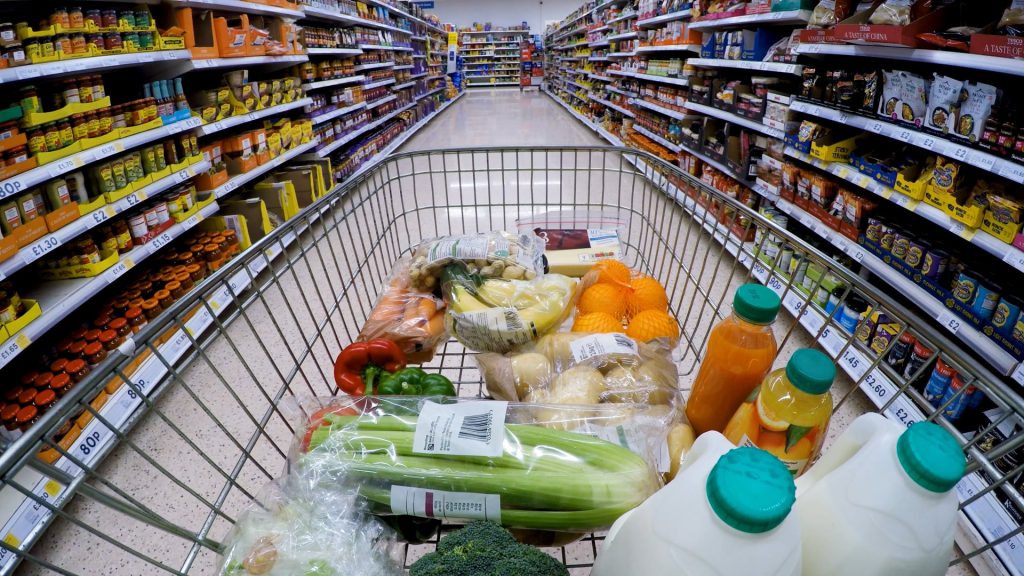 Prezzi della spesa e dell&#039;alloggio in crescita: chiusura degli allevamenti di pollame per l&#039;influenza aviaria