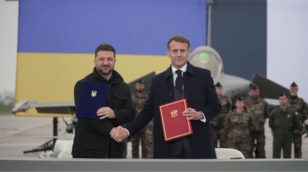 Zelenskyy e Macron firmano accordo per potenziare la difesa ucraina