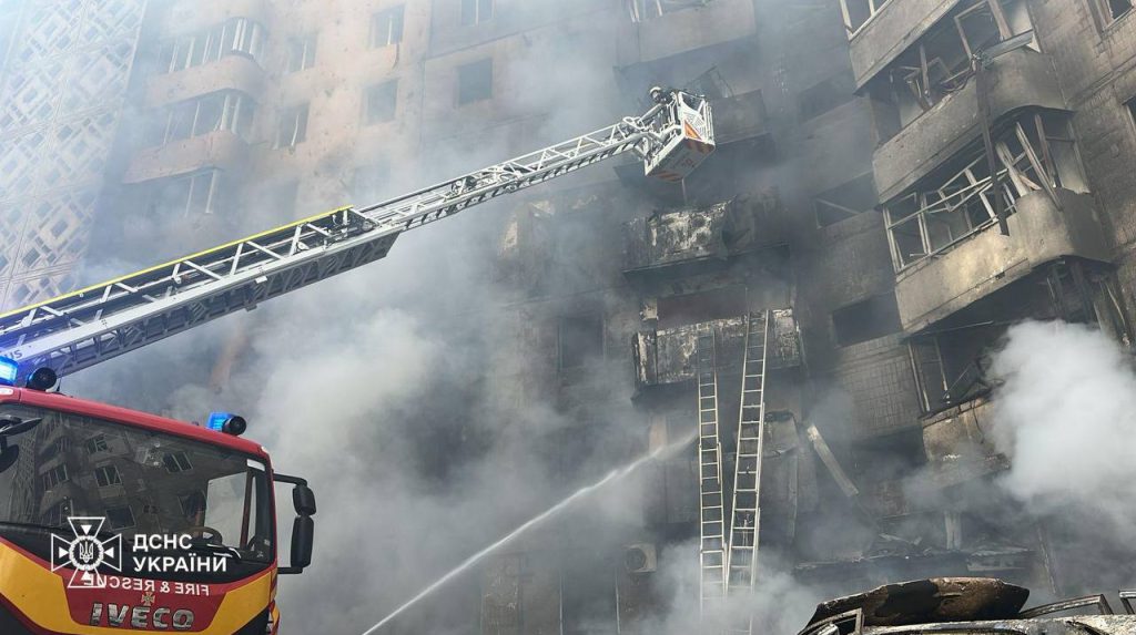 Attacco russo a Ternopil: 10 morti e 37 feriti, 12 bambini tra le vittime