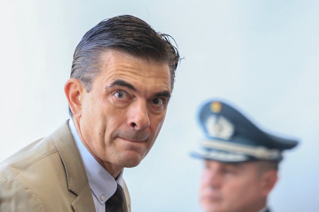 Presidente Paz annuncia riduzione del 30 % della spesa pubblica e cancellazione di quattro imposte per fronteggiare la crisi boliviana