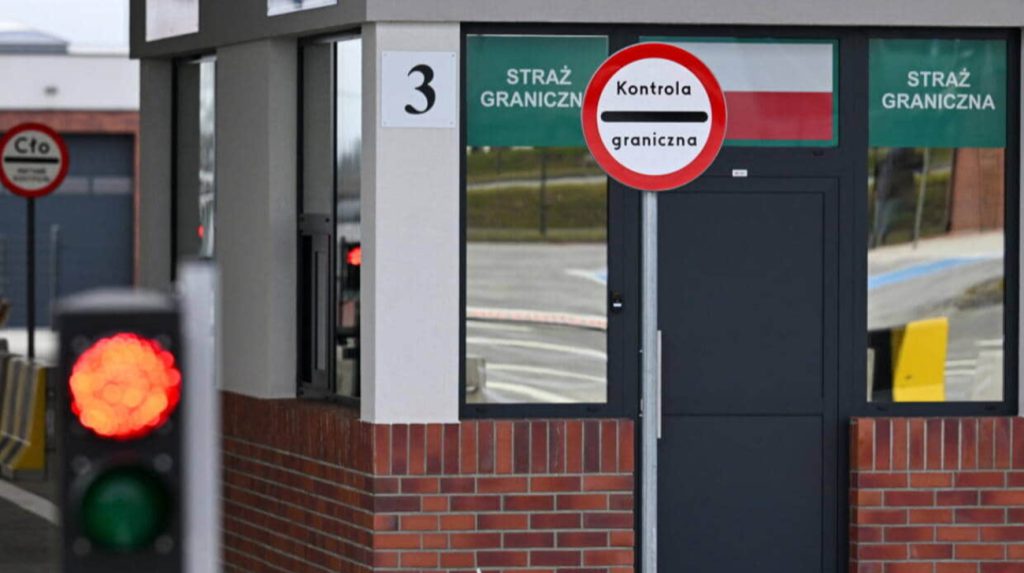 45 cittadini ucraini deportati dagli Stati Uniti: in attesa di elaborazione al confine polacco