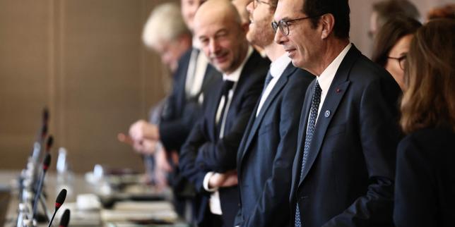 Conferenza Sociale in Crisi: L&#039;Abbandono della Principale Organizzazione Patronale e le Sue Possibili Ripercussioni sulla Politica Fiscale Francese