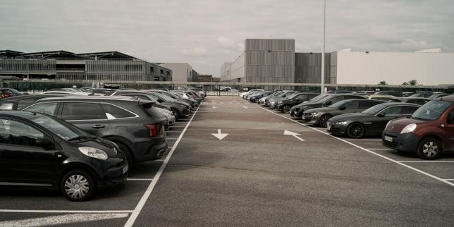 La scadenza del 2035 per l&#039;abolizione delle auto a benzina: una sfida cruciale per l&#039;industria automobilistica europea di fronte alla concorrenza cinese