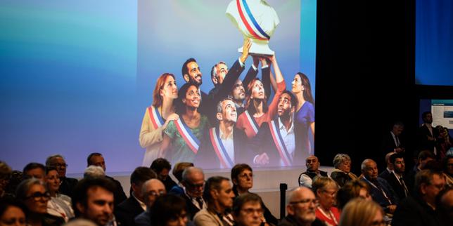Congresso dei sindaci a Parigi: 12.000 partecipanti ma nessuna decisione concreta sulla decentralizzazione