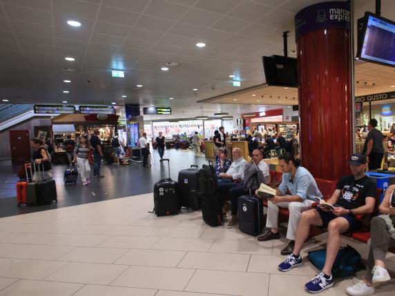 Sciopero Nazionale in Italia: Disagi per Cittadini e Voli, Cosa Aspettarsi Domani