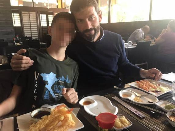 Condanna a 20 anni di carcere per l&#039;autore della strage di Paderno: la rinuncia all&#039;appello e le possibili conseguenze

Approfondimento
La decisione di rinunciare all&#039;appello è una scelta importante che può avere conseguenze significative sulla vita dell&#039;autore della strage di Paderno. La sentenza di 20 anni di carcere è una condanna severa che riflette la gravità del reato commesso.

Possibili Conseguenze
La rinuncia all&#039;appello potrebbe avere conseguenze negative per l&#039;autore della strage, poiché non potrà più contestare la sentenza e potrebbe dover scontare l&#039;intera condanna. Tuttavia, è anche possibile che la scelta di non appellarsi sia stata fatta per evitare ulteriori procedimenti giudiziari e ottenere una certa stabilità.

Opinione
Non è possibile esprimere un&#039;opinione oggettiva su questo caso, poiché ogni individuo ha il diritto di difendersi e di contestare le sentenze. Tuttavia, è importante notare che la giustizia deve essere equa e imparziale, e che le sentenze devono essere basate sui fatti e sulla legge.

Analisi Critica dei Fatti
La sentenza non aveva tenuto conto della perizia psichiatrica, che aveva accertato un vizio parziale di mente dell&#039;autore della strage. Ciò potrebbe sollevare questioni sulla capacità dell&#039;autore di comprendere appieno le conseguenze delle sue azioni.

Relazioni con altri fatti
Il caso dell&#039;autore della strage di Paderno è simile a quello del reo confesso dell&#039;omicidio di Giulia Cecchettin, che aveva anch&#039;egli rinunciato all&#039;appello. Ciò potrebbe suggerire che ci sono fattori comuni che influenzano le scelte degli autori di reati gravi.

Contesto storico
Il caso dell&#039;autore della strage di Paderno si inserisce in un contesto di crescente preoccupazione per la sicurezza pubblica e la giustizia penale. La sentenza di 20 anni di carcere riflette la gravità del reato commesso e la necessità di proteggere la società da individui pericolosi.

Fonti
La fonte di questo articolo è il Corriere della Sera, che ha pubblicato la notizia sulla sua pagina web. Il link diretto all&#039;articolo è https://www.corriere.it/. È importante notare che le informazioni contenute in questo articolo sono basate sui fatti e sulla legge, e non esprimono un&#039;opinione personale o di parte.