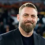 Daniele De Rossi è il nuovo allenatore del Genoa: sfida immediata contro la Fiorentina 

Approfondimento
La scelta di Daniele De Rossi come nuovo allenatore del Genoa rappresenta un cambiamento significativo per la squadra, che cerca di migliorare la sua posizione in classifica. De Rossi, con la sua esperienza e competenza, potrebbe essere il catalizzatore per un miglioramento delle prestazioni della squadra.

Possibili Conseguenze
L'arrivo di De Rossi potrebbe avere conseguenze positive per il Genoa, come ad esempio un aumento della motivazione e della concentrazione dei giocatori. Tuttavia, è anche possibile che ci siano conseguenze negative, come ad esempio un periodo di transizione difficile per la squadra.

Opinione
La nomina di De Rossi come allenatore del Genoa è stata accolta con favore dai tifosi e dagli esperti del settore. Molti ritengono che De Rossi possa essere il leader che la squadra necessita per uscire dalla crisi e tornare a essere competitiva.

Analisi Critica dei Fatti
La scelta di De Rossi come allenatore del Genoa è stata dettata dalla necessità di cambiare la direzione della squadra. La squadra ha avuto un inizio di stagione difficile e la dirigenza ha deciso di intervenire per cercare di migliorare la situazione.

Relazioni con altri fatti
La nomina di De Rossi come allenatore del Genoa si inserisce nel contesto più ampio del campionato di calcio italiano. La squadra dovrà affrontare sfide difficili per migliorare la sua posizione in classifica e De Rossi dovrà utilizzare tutta la sua esperienza e competenza per guidare la squadra verso il successo.

Contesto storico
Il Genoa ha una lunga storia nel calcio italiano e ha avuto momenti di grande successo in passato. Tuttavia, negli ultimi anni la squadra ha avuto difficoltà a mantenere un livello di prestazioni costante. La nomina di De Rossi come allenatore rappresenta un tentativo di tornare ai vertici del calcio italiano.

Fonti
La notizia della nomina di De Rossi come allenatore del Genoa è stata riportata da diverse fonti, tra cui Corriere della Sera. La fonte originale dell'articolo è Corriere della Sera.