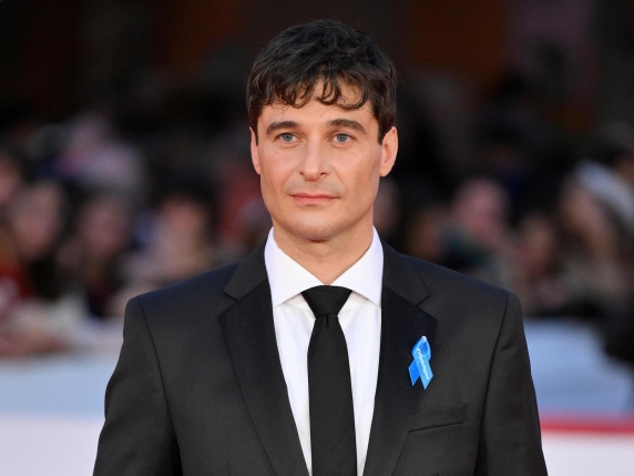 Lino Guanciale: sognava di fare il benzinaio, il giudizio altrui lo segue come un fantasma