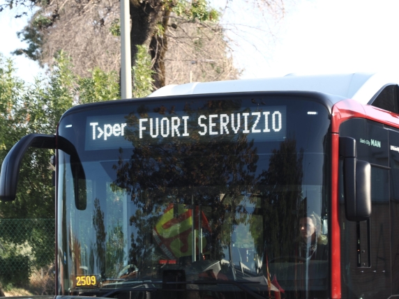 Scioperi di novembre in Italia: calendario delle proteste e possibili disagi per trasporti, scuola e servizi pubblici