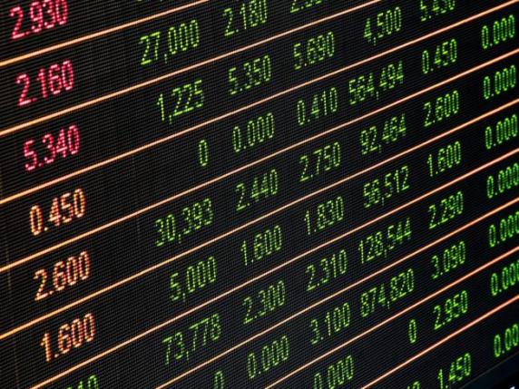 Borse in rosso: Milano e le banche scendono, paura di bolla tech e attesa dei risultati di Nvidia