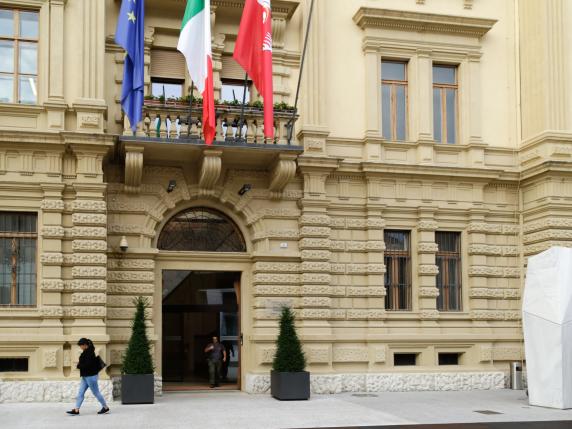 Bilancio Record dell&#039;Alto Adige: 9 Miliardi di Euro per Piena Occupazione e Servizi di Alta Qualità