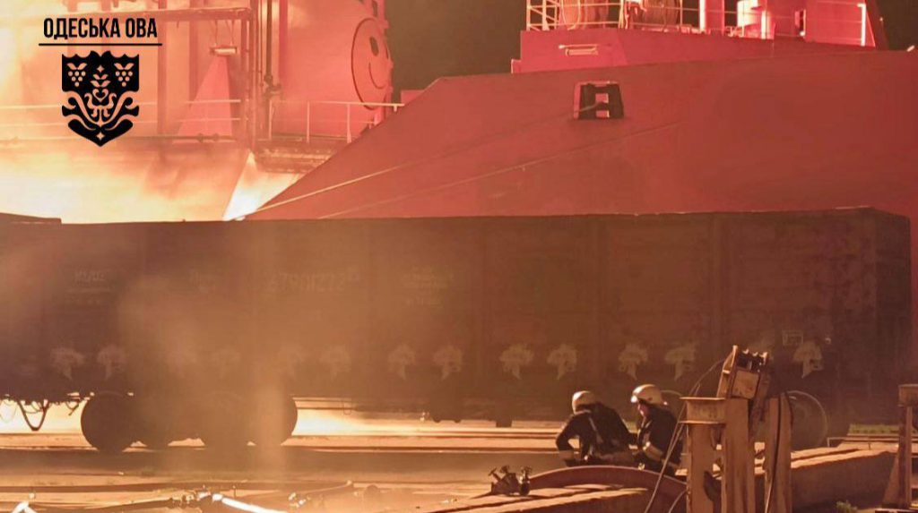 Droni russi colpiscono Odesa e Dnipropetrovsk: danni a porti e impianti energetici, ferita una persona