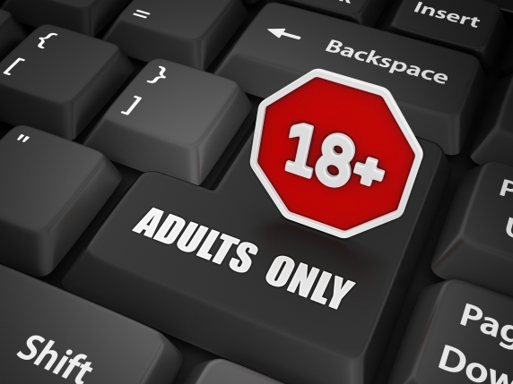 Verifica dell&#039;età per i siti porno: cosa cambia e cosa rimane da fare per proteggere i minori