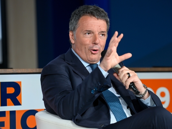 Matteo Renzi alla Maratona di Atene: Una Sfida Personale di Resistenza e Determinazione