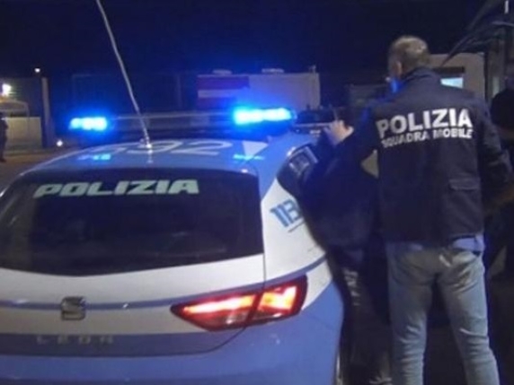 Sparatoria a Napoli: 16enne ferito all&#039;esterno di un locale notturno dopo una serata musicale