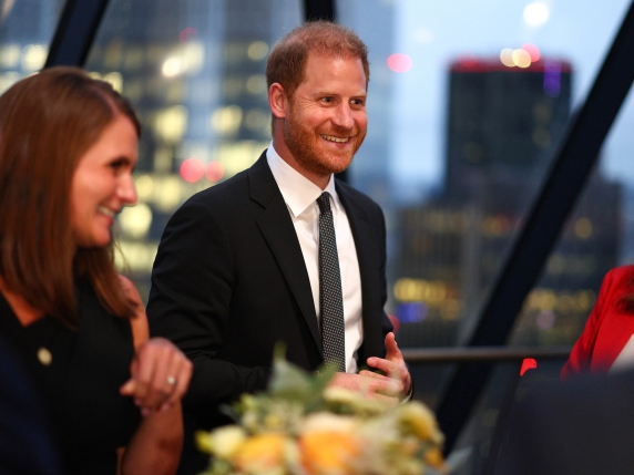 Il Duca di Sussex Harry: una vita normale per i figli Archie e Lilibet, senza social fino a 35 anni