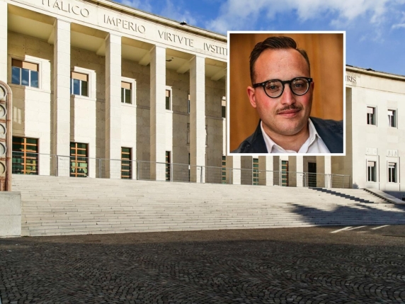 Ex Presidente del Consiglio Comunale con Braccialetto Elettronico a Seguito di Accuse di Lesioni e Maltrattamenti