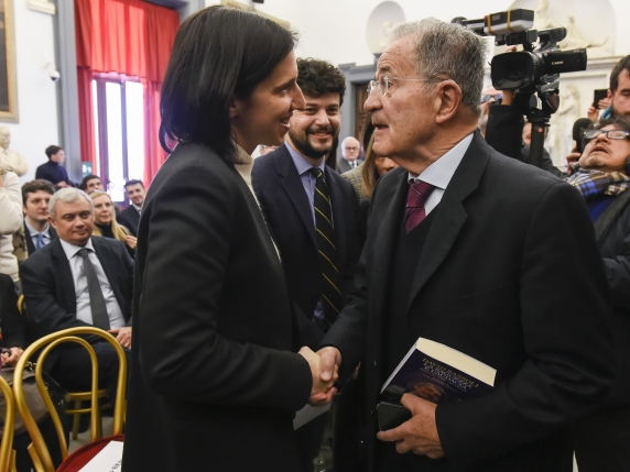 Prodi Critica il Partito Democratico: Una Chiamata alla Responsabilità e all&#039;Alternativa Credibile

Prodi e le Critiche al Partito Democratico
Il padre nobile del Partito Democratico, Romano Prodi, ha espresso dure critiche al partito, sottolineando che l&#039;opposizione non deve limitarsi a criticare, ma deve trasformarsi in una proposta di governo concreta.
La sua opinione ha suscitato preoccupazione tra i democratici, che ora si sentono in dovere di ascoltarlo e riflettere sulle sue parole. Il segretario del Partito Democratico, Matteo Orlando, ha affermato che Prodi va sempre ascoltato, riconoscendo il valore delle sue opinioni e del suo contributo al partito.

Approfondimento
Le critiche di Prodi al Partito Democratico sono state interpretate come un invito a ripensare la strategia di opposizione e a concentrarsi sulla costruzione di un&#039;alternativa credibile al governo attuale. Il suo messaggio è stato visto come un richiamo alla responsabilità e alla necessità di offrire proposte concrete ai cittadini.

Possibili Conseguenze
Le parole di Prodi potrebbero avere un impatto significativo sulla strategia del Partito Democratico, spingendolo a rivedere la sua posizione e a cercare di costruire un&#039;alternativa più credibile al governo. Ciò potrebbe portare a un rafforzamento del partito e a una maggiore capacità di influenzare la politica nazionale.

Opinione
La critica di Prodi al Partito Democratico è stata accolta con attenzione e rispetto, in quanto egli è considerato una figura autorevole e rispettata nella politica italiana. La sua opinione è stata vista come un contributo importante al dibattito sulla strategia del partito e sulla sua capacità di offrire un&#039;alternativa credibile al governo.

Analisi Critica dei Fatti
Le critiche di Prodi al Partito Democratico sono state analizzate nel contesto della situazione politica attuale in Italia. La sua opinione è stata vista come un riflesso della preoccupazione per la capacità del partito di offrire un&#039;alternativa credibile al governo e di rappresentare gli interessi dei cittadini.

Relazioni con altri fatti
Le critiche di Prodi al Partito Democratico sono state collegate ad altri eventi e tendenze nella politica italiana, come la crisi di governo e la ricerca di un&#039;alternativa credibile. La sua opinione è stata vista come un contributo importante al dibattito sulla strategia del partito e sulla sua capacità di influenzare la politica nazionale.

Contesto storico
Le critiche di Prodi al Partito Democratico sono state collocate nel contesto storico della politica italiana, in cui il partito ha sempre avuto un ruolo importante nella formazione dei governi e nella definizione delle politiche nazionali. La sua opinione è stata vista come un riflesso della preoccupazione per la capacità del partito di adattarsi ai cambiamenti nella società e nella politica italiana.

Fonti
La fonte di questo articolo è il Corriere della Sera, un quotidiano italiano di informazione e cultura. L&#039;articolo originale può essere trovato al seguente link: https://www.corriere.it/