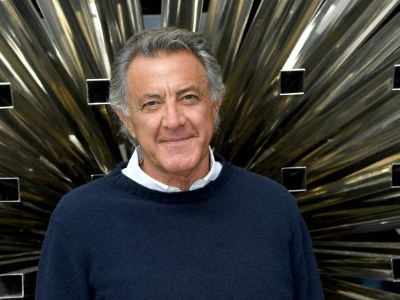 La Personalità Debordante di Barbareschi: Un Ostacolo al Dibattito Aperto? 

Introduzione
Il problema di Barbareschi è diventato un argomento di discussione: la sua personalità debordante sembra non lasciare spazio agli ospiti per esprimere le loro opinioni, in particolare quando l&#039;ospite è Morgan.

Approfondimento
La personalità di Barbareschi sembra essere al centro dell&#039;attenzione, con un io che tende a sovrastare gli altri, lasciando poco spazio per le opinioni e le parole degli ospiti. Questo comportamento potrebbe essere dovuto a una mancanza di consapevolezza della propria influenza o a una difficoltà nel gestire la dinamica del programma.

Possibili Conseguenze
Questa dinamica potrebbe portare a una mancanza di dibattito e di scambio di idee, con gli ospiti che si sentono soffocati dalla presenza dominante di Barbareschi. Ciò potrebbe avere un impatto negativo sulla qualità del programma e sulla capacità degli spettatori di ricevere informazioni accurate e diverse.

Opinione
È opinione comune che un conduttore debba saper bilanciare la propria personalità con la necessità di far parlare gli ospiti, creando un ambiente di discussione aperto e rispettoso. Un conduttore efficace dovrebbe essere in grado di ascoltare attivamente e di dare spazio agli ospiti per esprimere le loro opinioni.

Analisi Critica dei Fatti
La situazione descritta mette in luce la necessità di un equilibrio tra la personalità del conduttore e la possibilità degli ospiti di esprimersi liberamente, senza essere sopraffatti da un io debordante. Un&#039;analisi critica dei fatti suggerisce che Barbareschi dovrebbe lavorare sulla sua capacità di ascoltare e di gestire la dinamica del programma per creare un ambiente più inclusivo e rispettoso.

Relazioni con altri fatti
Questo problema non è isolato e potrebbe essere collegato ad altre situazioni in cui la personalità di un conduttore o di un personaggio pubblico ha impattato negativamente sulla qualità del dibattito e della discussione. Ad esempio, ci sono stati casi in cui conduttori o personaggi pubblici hanno utilizzato la loro influenza per sovrastare gli altri e imporre le loro opinioni, anziché creare un ambiente di discussione aperto e rispettoso.

Contesto storico
La questione della personalità di Barbareschi e del suo impatto sugli ospiti si inserisce in un contesto più ampio di riflessione sulla comunicazione e sul ruolo dei conduttori nei programmi di intrattenimento e di informazione. La capacità di comunicare in modo efficace e di creare un ambiente di discussione aperto e rispettoso è fondamentale per il successo di un programma e per la costruzione di una società più informata e più critica.

Fonti
Fonte: Corriere della Sera - Articolo originale