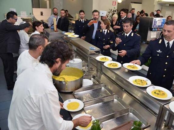 Scandalo negli appalti per le mense della polizia: un imprenditore indagato per manipolazione delle carte 

Approfondimento
L&#039;indagine sulla gara d&#039;appalto per le mense della polizia ha portato all&#039;accusa di turbativa per Massimiliano Fabbro, un imprenditore milanese. Le accuse sostengono che Fabbro avrebbe manipolato le carte per influenzare l&#039;esito della gara, sollevando interrogativi sulla trasparenza e la correttezza delle procedure di appalto.

Possibili Conseguenze
Le conseguenze di questo scandalo potrebbero essere gravi, sia per l&#039;imprenditore coinvolto che per la reputazione delle forze dell&#039;ordine. La manipolazione delle carte potrebbe aver portato a una gara d&#039;appalto non equa, con possibili ripercussioni sul servizio di ristorazione per la polizia e sulla fiducia pubblica nelle istituzioni.

Opinione
È fondamentale che le autorità competenti garantiscano la trasparenza e la correttezza delle procedure di gara d&#039;appalto, per prevenire abusi e manipolazioni. La manipolazione delle carte è un reato grave che può compromettere la fiducia pubblica nelle istituzioni e danneggiare la reputazione delle forze dell&#039;ordine.

Analisi Critica dei Fatti
L&#039;indagine sulla gara d&#039;appalto per le mense della polizia solleva interrogativi sulla trasparenza e la correttezza delle procedure di appalto. È fondamentale che le autorità competenti garantiscano la regolarità delle procedure per evitare abusi e manipolazioni, e che siano prese misure efficaci per prevenire tali abusi in futuro.

Relazioni con altri fatti
Questo caso potrebbe essere collegato ad altri scandali di corruzione e abuso di potere nel settore degli appalti pubblici. È importante che le autorità competenti indaghino a fondo per scoprire eventuali collegamenti e garantire la trasparenza e la correttezza delle procedure.

Contesto storico
Il caso della gara d&#039;appalto per le mense della polizia si inserisce in un contesto più ampio di scandali di corruzione e abuso di potere nel settore degli appalti pubblici. È importante che le autorità competenti prendano misure efficaci per prevenire tali abusi e garantire la trasparenza e la correttezza delle procedure, per ripristinare la fiducia pubblica nelle istituzioni.

Fonti
La fonte di questo articolo è il Corriere della Sera, che ha pubblicato la notizia sulla sua pagina web. Per maggiori informazioni, è possibile consultare l&#039;articolo originale al seguente link: https://www.corriere.it/. Il Corriere della Sera è un quotidiano italiano di informazione e notizie, noto per la sua indipendenza e imparzialità.