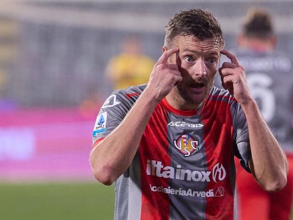 Jamie Vardy, il Nuovo Numero 10 della Cremonese: Una Carriera Segnata dal Successo e dalla Passione per il Gol

Il Senso di Jamie per i Gol: Vardy, il Numero 10 della Cremonese
Il calciatore inglese Jamie Vardy, noto per il suo eccezionale senso del gol, è diventato il nuovo numero 10 della Cremonese. La sua carriera è stata segnata da numerosi successi, ma pochi conoscono la sua vita al di fuori del campo.
Vardy è noto per la sua vita familiare movimentata, con molti figli e una villa sul lago di Garda che è diventata un rifugio per lui e la sua famiglia. Tuttavia, la sua vita personale è anche stata oggetto di interesse per i media, che hanno cercato di scoprire i segreti della sua vita privata.

Approfondimento
La carriera di Vardy è stata caratterizzata da una costante ricerca della perfezione, che lo ha portato a diventare uno dei migliori attaccanti della Premier League. La sua abilità nel segnare gol è stata fondamentale per il successo della sua squadra, e la sua dedizione allo sport è stata ammirevole.

Possibili Conseguenze
La scelta di Vardy di unirsi alla Cremonese potrebbe avere conseguenze importanti per la squadra e per il campionato. La sua esperienza e la sua abilità potrebbero essere fondamentali per il successo della squadra, e la sua presenza potrebbe anche attirare altri giocatori di alto livello.

Opinione
La decisione di Vardy di unirsi alla Cremonese è stata accolta con entusiasmo dai tifosi della squadra, che sperano che il giocatore possa portare successo e gloria alla squadra. Tuttavia, alcuni critici hanno espresso dubbi sulla capacità di Vardy di adattarsi al nuovo ambiente e di mantenere il suo livello di prestazioni.

Analisi Critica dei Fatti
La carriera di Vardy è stata caratterizzata da alti e bassi, con momenti di grande successo e altri di difficoltà. Tuttavia, la sua dedizione allo sport e la sua abilità nel segnare gol lo hanno reso uno dei migliori attaccanti della sua generazione. La sua scelta di unirsi alla Cremonese potrebbe essere un passo importante per la sua carriera e per il successo della squadra.

Relazioni con altri Fatti
La scelta di Vardy di unirsi alla Cremonese è stata influenzata da vari fattori, tra cui la sua ricerca di una nuova sfida e la possibilità di giocare in un campionato più competitivo. La sua decisione potrebbe anche avere conseguenze per altri giocatori e squadre, che potrebbero essere influenzati dalla sua scelta.

Contesto Storico
La carriera di Vardy si è svolta in un contesto storico caratterizzato da grandi cambiamenti nel mondo del calcio. La globalizzazione e la commercializzazione dello sport hanno portato a una maggiore competizione e a una maggiore visibilità per i giocatori, che devono adattarsi a nuove sfide e a nuove opportunità.

Fonti
Il presente articolo è basato su informazioni provenienti da Corriere della Sera, che ha pubblicato un articolo sul senso di Jamie per i gol e sulla sua scelta di unirsi alla Cremonese. Per ulteriori informazioni, si consiglia di visitare il sito web del Corriere della Sera all&#039;indirizzo https://www.corriere.it/.