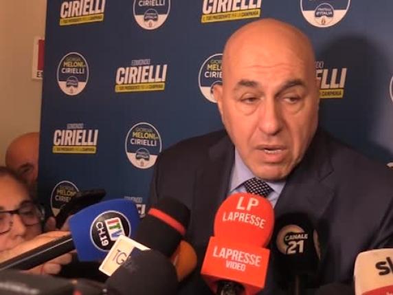 Ministro della Difesa Guido Crosetto condanna fermamente i cori fascisti: una presa di posizione netta contro l&#039;estremismo