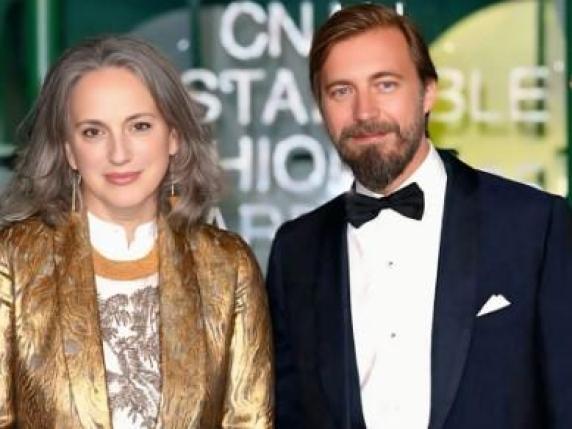 Divergenze nella Famiglia Reale: Aimone di Savoia Critica la Visione Storica di Emanuele Filiberto

Approfondimento
La dichiarazione di Aimone di Savoia rivela una profonda divergenza di opinioni con Emanuele Filiberto, che sembra avere una visione distorta della storia secondo Aimone. Questo contrasto di vedute potrebbe essere il risultato di una diversa interpretazione degli eventi storici e della loro rilevanza nel contesto attuale.

Possibili Conseguenze
Le conseguenze di questo disaccordo potrebbero essere significative, poiché potrebbero influenzare la percezione pubblica della monarchia e del suo ruolo nella storia italiana. Inoltre, potrebbero anche avere un impatto sulla relazione tra i membri della famiglia reale e sulla loro influenza nella società italiana.

Opinione
È importante notare che le opinioni espresse da Aimone di Savoia sono personali e potrebbero non essere condivise da tutti. Tuttavia, la sua affermazione sottolinea l&#039;importanza di rispettare la Repubblica italiana e il suo sistema di governo, che è stato scelto dal popolo italiano.

Analisi Critica dei Fatti
Un&#039;analisi critica dei fatti rivela che la dichiarazione di Aimone di Savoia è basata sulla sua percezione della storia e della situazione attuale in Italia. È importante considerare più fonti e prospettive per avere una comprensione più completa della questione.

Relazioni con altri fatti
Questo disaccordo potrebbe essere collegato ad altri eventi e questioni relative alla monarchia e alla sua influenza nella società italiana. È importante considerare il contesto più ampio e le possibili connessioni con altri fatti e eventi.

Contesto storico
La storia italiana è complessa e ha visto molti cambiamenti e trasformazioni nel corso dei secoli. La monarchia ha avuto un ruolo significativo in questo contesto, ma la Repubblica italiana è stata scelta dal popolo italiano come sistema di governo. È importante rispettare questa scelta e il sistema di governo che è stato stabilito.

Fonti
La fonte di questo articolo è il Corriere della Sera, un quotidiano italiano. L&#039;articolo originale può essere trovato al seguente link: https://www.corriere.it/. È importante notare che le informazioni e le opinioni espresse in questo articolo potrebbero non essere condivise da tutti e che è sempre importante considerare più fonti e prospettive per avere una comprensione più completa della questione.