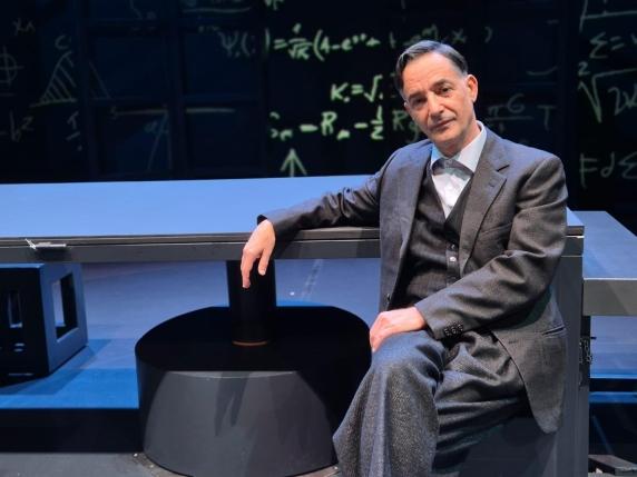Il Dramma di Alan Turing Arriva a Teatro: Peppino Mazzotta Racconta la Storia del Matematico e Informatico Britannico