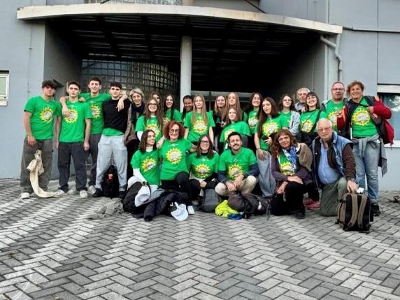 Trentina di studenti e insegnanti dell&#039;istituto Gigli di Rovato bloccati in Tanzania per uno scambio culturale: situazione sotto controllo ma incertezza per il futuro