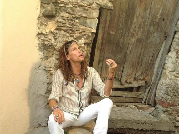 Truffa a Cotronei: 15 indagati per il museo di Steven Tyler, un caso di malgestione dei fondi pubblici in Calabria