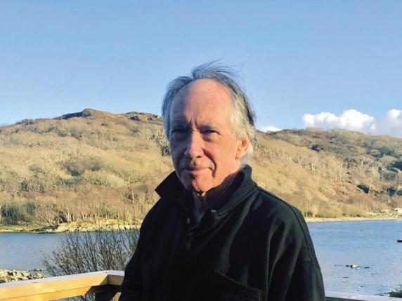 Il nuovo romanzo di Ian McEwan: un viaggio nel 2119 post-apocalittico per riflettere sull&#039;oggi