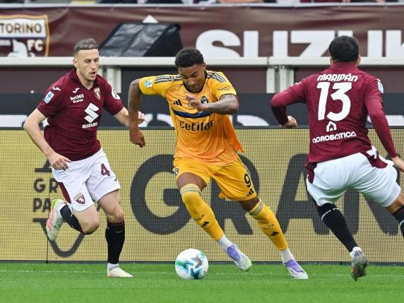 Calcio Italiano: Torino-Pisa Finisce 2-2, Fiorentina-Lecce Si Gioca Con Il Lecce In Vantaggio