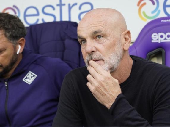 La Fiorentina Sprofonda Ulteriormente nella Crisi dopo la Sconfitta contro il Lecce

Approfondimento
La partita contro il Lecce ha messo in luce le difficoltà della Fiorentina, che non è riuscita a trovare la via del gol e ha subito la pressione degli avversari. La sconfitta ha ulteriormente complicato la classifica della squadra toscana, che ora si trova in una posizione difficile.

Possibili Conseguenze
La sconfitta contro il Lecce potrebbe avere conseguenze importanti per la Fiorentina, tra cui l&#039;esonero dell&#039;allenatore Stefano Pioli. La squadra potrebbe essere costretta a cercare un nuovo allenatore per cercare di invertire la rotta e migliorare la classifica.

Opinione
La situazione della Fiorentina è diventata sempre più preoccupante. La squadra non riesce a trovare la giusta forma e l&#039;allenatore Pioli sembra non avere più le risposte giuste. È necessario un cambiamento per cercare di risollevare la squadra e portarla fuori dalla crisi.

Analisi Critica dei Fatti
La sconfitta contro il Lecce è il risultato di una serie di errori e di una prestazione opaca della Fiorentina. La squadra non è riuscita a creare occasioni gol e ha subito la pressione del Lecce. L&#039;analisi dei fatti mostra che la Fiorentina ha bisogno di un cambiamento per cercare di risollevare la squadra e portarla fuori dalla crisi.

Relazioni con altri fatti
La sconfitta della Fiorentina contro il Lecce è solo l&#039;ultima di una serie di risultati deludenti. La squadra toscana ha avuto una stagione difficile e la classifica riflette la sua posizione difficile. La sconfitta contro il Lecce è solo l&#039;ultimo capitolo di una storia che sembra non avere fine.

Contesto storico
La Fiorentina ha una storia ricca e gloriosa, ma negli ultimi anni la squadra ha avuto difficoltà a trovare la giusta forma. La sconfitta contro il Lecce è solo l&#039;ultima di una serie di risultati deludenti che hanno caratterizzato la stagione della Fiorentina.

Fonti
La fonte di questo articolo è il Corriere della Sera, che ha pubblicato la notizia della sconfitta della Fiorentina contro il Lecce. Per maggiori informazioni, si può visitare il sito web del Corriere della Sera all&#039;indirizzo https://www.corriere.it/.
