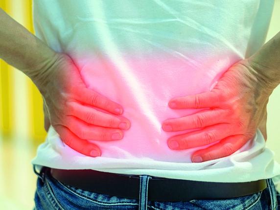 Prevenzione e trattamento dei calcoli renali: cosa fare per ridurre il rischio di coliche renali e problemi di salute associati

Calcoli (e coliche) renali: prevenzione e informazione
È possibile prevenire i calcoli renali e le coliche renali? Questa è una domanda che molti si pongono, soprattutto coloro che hanno già sperimentato il dolore e il disagio causati da questi problemi di salute.
Per discutere di questo argomento, è stato organizzato un appuntamento per mercoledì 5 novembre alle ore 11.00 a Palazzo Giureconsulti di Milano. In questo incontro, sarà possibile approfondire le conoscenze sui calcoli renali e le coliche renali, e scoprire cosa si può fare per prevenirli.

Approfondimento
I calcoli renali sono formazioni solide che si creano nei reni a causa della concentrazione di sostanze come il calcio, l&#039;ossalato e l&#039;acido urico. Possono causare dolore intenso e altri sintomi, come la nausea e il vomito. Le coliche renali, invece, sono attacchi di dolore acuto che si verificano quando un calcolo si muove attraverso l&#039;uretere.

Possibili Conseguenze
Se non trattati, i calcoli renali e le coliche renali possono avere conseguenze serie, come l&#039;insufficienza renale o l&#039;infezione del tratto urinario. Pertanto, è fondamentale prendere misure preventive per ridurre il rischio di sviluppare questi problemi di salute.

Opinione
Secondo gli esperti, una dieta equilibrata e una buona idratazione sono fondamentali per prevenire i calcoli renali e le coliche renali. Inoltre, è importante evitare di consumare alimenti che possono aumentare il rischio di formazione di calcoli, come quelli ricchi di ossalato.

Analisi Critica dei Fatti
È importante notare che i calcoli renali e le coliche renali possono essere causati da fattori genetici, ambientali e di stile di vita. Pertanto, è fondamentale analizzare i propri fattori di rischio e prendere misure preventive personalizzate.

Relazioni con altri fatti
I calcoli renali e le coliche renali sono spesso associati ad altri problemi di salute, come l&#039;ipertensione e il diabete. Pertanto, è importante gestire questi problemi di salute per ridurre il rischio di sviluppare calcoli renali e coliche renali.

Contesto storico
I calcoli renali e le coliche renali sono stati descritti già nell&#039;antichità. Tuttavia, solo recentemente si è compresa l&#039;importanza della prevenzione e del trattamento di questi problemi di salute.

Fonti
Questo articolo è stato ispirato da un articolo pubblicato su Corriere.it. Per ulteriori informazioni, si consiglia di visitare il sito web ufficiale di Corriere.it e di consultare le fonti originali.