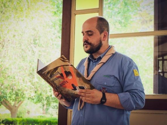 Un Prete sui Social: Come l&#039;Ironia e la Divulgazione del Vangelo Stanno Conquistando i Cuori dei Giovani