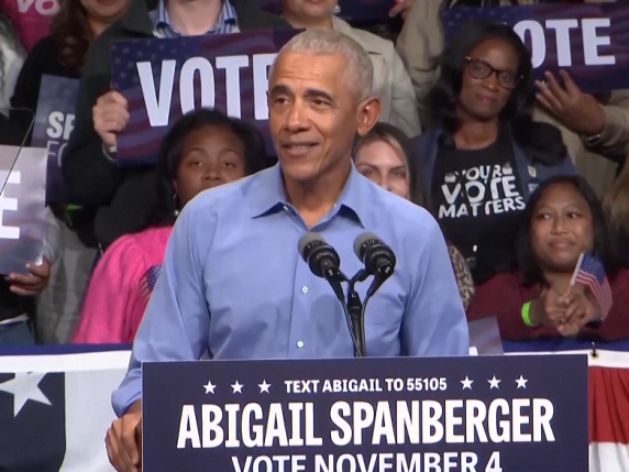 Barack Obama critica l&#039;amministrazione Trump con un&#039;immagine evocativa: la politica attuale sembra Halloween senza dolcetti