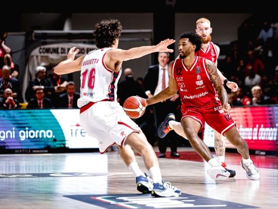 Olimpia Milano Ritorna al Vertice della Classifica con Nebo e LeDay e Moraschini Guida Cantù alla Vittoria