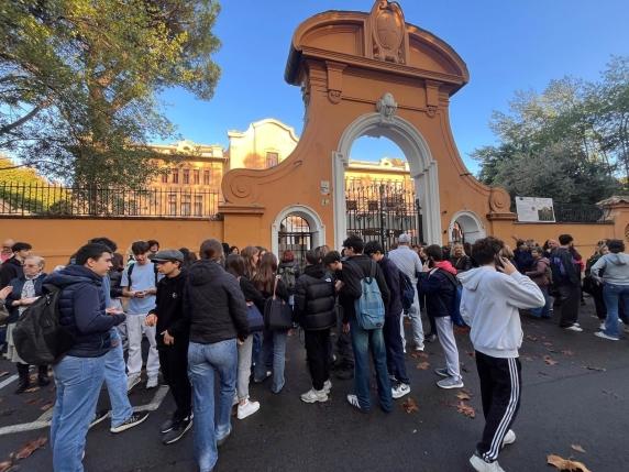Occupazione del Liceo Mamiani a Prati: Studenti in Protesta, Preside Chiede Intervento dei Genitori