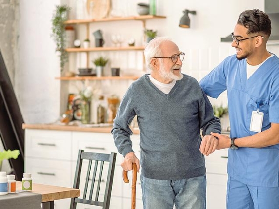 Assistenza a casa, diritti e accesso alle cure domiciliari: cosa prevede il PNRR per la salute e il benessere dei cittadini