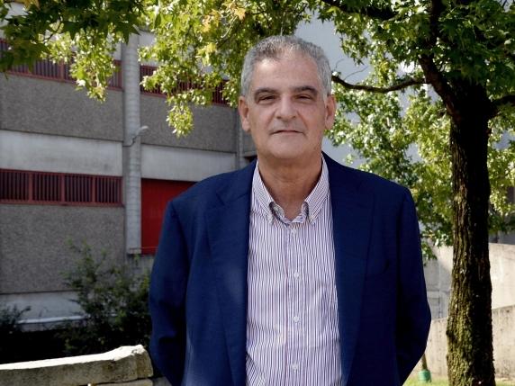 Figlio di Liliana Segre entra in Forza Italia con il consenso della madre: un nuovo capitolo nella scena politica italiana 

Approfondimento
La decisione di Alberto Belli Paci, figlio della senatrice a vita Liliana Segre, di entrare in Forza Italia rappresenta un evento significativo nella scena politica italiana. La famiglia Segre è nota per le sue idee diverse e il fatto che Liliana Segre abbia dato il suo consenso al figlio è un aspetto interessante di questa storia.

Possibili Conseguenze
L&#039;ingresso di Alberto Belli Paci in Forza Italia potrebbe avere conseguenze politiche future, anche se al momento è prematuro parlare di una sua possibile carriera in Parlamento. La sua disponibilità a lavorare per il partito potrebbe aprire nuove opportunità per il futuro.

Opinione
Non è possibile esprimere un&#039;opinione personale su questo evento, poiché si tratta di una notizia di fatto. Tuttavia, è interessante notare come la famiglia Segre sia sempre stata impegnata in questioni sociali e politiche, e questo evento potrebbe rappresentare un nuovo capitolo in questo impegno.

Analisi Critica dei Fatti
L&#039;analisi dei fatti rivela che la decisione di Alberto Belli Paci è stata presa con il consenso della madre, Liliana Segre. Questo aspetto è importante, poiché mostra come la famiglia Segre sia in grado di accettare e rispettare le diverse opinioni e scelte dei suoi membri.

Relazioni con altri fatti
Questo evento potrebbe essere collegato ad altri eventi politici in Italia, in particolare alla scena politica attuale e alle possibili future elezioni. Tuttavia, al momento non ci sono informazioni sufficienti per stabilire una connessione diretta.

Contesto storico
La famiglia Segre è nota per il suo impegno nella lotta contro il fascismo e per la difesa dei diritti umani. Liliana Segre, in particolare, è stata una figura importante nella lotta contro la discriminazione e per la promozione della tolleranza. In questo contesto, la decisione di Alberto Belli Paci di entrare in Forza Italia potrebbe essere vista come un evento significativo nella storia della famiglia.

Fonti
La fonte di questo articolo è il Corriere della Sera, un quotidiano italiano. L&#039;articolo originale può essere trovato al seguente link: https://www.corriere.it/. Si prega di notare che il link potrebbe non essere esattamente lo stesso dell&#039;articolo originale, poiché potrebbe essere stato modificato o aggiornato.