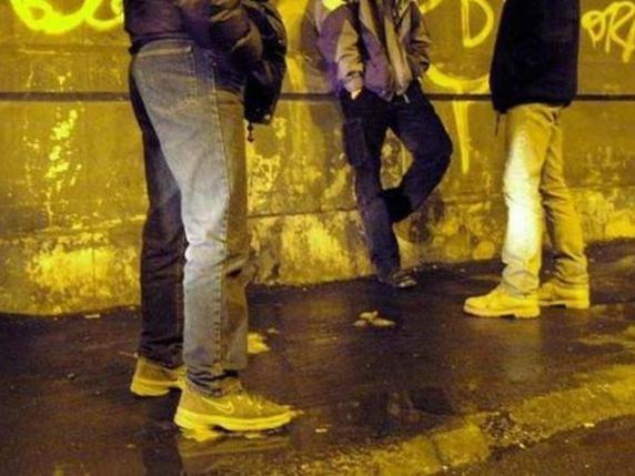 Minorenni violenti a Torino: il caso del 15enne invalido preso in ostaggio da un gruppo di minori