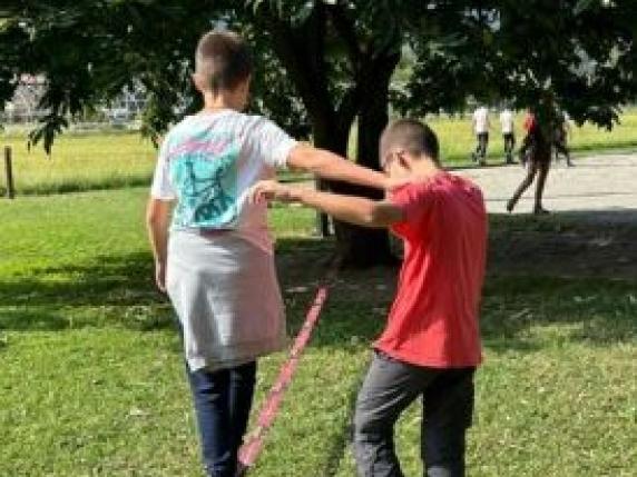 Centro Camelot a rischio chiusura: la lotta per il sostegno alle famiglie con ragazzi autistici 

Approfondimento
Il Centro Camelot rappresenta un punto di riferimento fondamentale per le famiglie con ragazzi autistici, offrendo loro sostegno e servizi essenziali. La possibile chiusura del centro a causa della mancanza di finanziamenti pubblici rappresenta una minaccia concreta per il benessere di queste famiglie.

Possibili Conseguenze
La chiusura del Centro Camelot potrebbe avere conseguenze negative sulla qualità della vita delle famiglie con ragazzi autistici. Senza il sostegno del centro, queste famiglie potrebbero trovarsi a dover fronteggiare da sole le sfide legate all&#039;autismo, con possibili impatti negativi sulla loro salute mentale e sul loro benessere economico.

Opinione
È fondamentale che la comunità e le autorità competenti si mobilino per trovare una soluzione che garantisca la continuità del Centro Camelot. Il sostegno a queste famiglie non è solo un atto di solidarietà, ma anche un investimento nella costruzione di una società più inclusiva e più giusta.

Analisi Critica dei Fatti
La situazione del Centro Camelot mette in luce la necessità di una riflessione più ampia sul sostegno alle famiglie con persone autistiche. È essenziale valutare le politiche di finanziamento e di sostegno a questi centri, al fine di garantire che ricevano le risorse necessarie per continuare a offrire servizi di alta qualità.

Relazioni con altri fatti
La questione del Centro Camelot si inserisce nel più ampio contesto della discussione sulla disabilità e sull&#039;inclusione sociale. È importante considerare come le decisioni relative al finanziamento dei servizi di sostegno possano avere un impatto significativo sulla vita delle persone con disabilità e delle loro famiglie.

Contesto storico
Il Centro Camelot ha una lunga storia di impegno nel sostegno alle famiglie con ragazzi autistici. La sua possibile chiusura rappresenta un passo indietro nella lotta per l&#039;inclusione e il sostegno a queste famiglie, e richiede una risposta immediata e efficace da parte della comunità e delle autorità.

Fonti
Il presente articolo è basato su informazioni fornite dal sito Corriere.it. Per ulteriori informazioni, si consiglia di visitare il sito ufficiale del Corriere alla pagina https://www.corriere.it/.