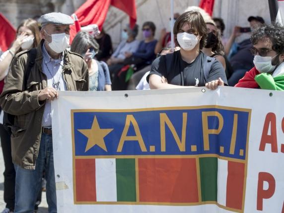 Tensioni a Trento: scontri durante il presidio contro il Centro di Permanenza per il Rimpatrio e CasaPound