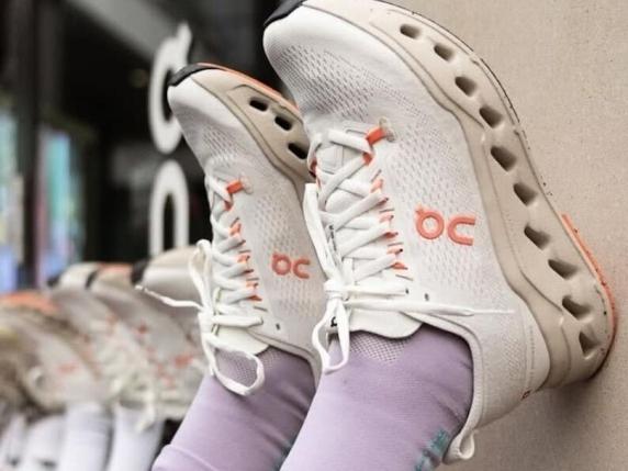Le Sneakers: Fenomeno dell&#039;Anno con il Caso On, Tra Stile, Comfort e Tecnologia