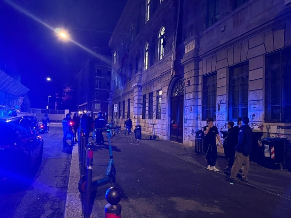 Fine dell&#039;occupazione al Liceo Righi: tre giovani perquisiti dopo i raid fascisti, la scuola torna alla normalità