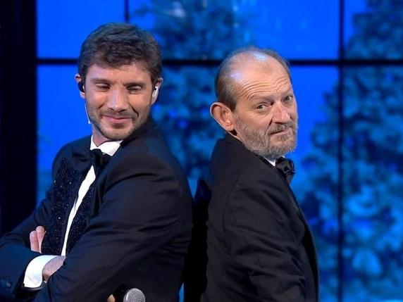 La scelta di Enrico De Martino: come la nascita del figlio cambiò la sua vita e la sua carriera di ballerino

Approfondimento
La decisione di Enrico De Martino di lasciare la danza all&#039;età di 25 anni è stata influenzata dalla notizia della gravidanza di sua moglie. Questa decisione ha segnato un punto di svolta nella sua vita, costringendolo a rivedere le sue priorità e a cercare nuove strade per il suo futuro. La scelta di abbandonare la carriera di ballerino è stata dettata dalla necessità di assumere responsabilità familiari e di garantire un futuro stabile per la sua famiglia.

Possibili Conseguenze
La decisione di Enrico De Martino di abbandonare la danza potrebbe avere avuto conseguenze significative sulla sua vita personale e professionale. Potrebbe aver dovuto affrontare sfide economiche e di adattamento a un nuovo percorso di carriera, ma allo stesso tempo, ha potuto costruire una famiglia e dedicarsi ai suoi cari. La scelta di lasciare la danza potrebbe anche aver influenzato la sua identità personale e la sua autostima, poiché la danza era probabilmente una parte importante della sua vita e della sua passione.

Opinione
Non è possibile esprimere un&#039;opinione personale su questa decisione, poiché ogni scelta è legata alle circostanze individuali e alle priorità di ciascuno. Tuttavia, è chiaro che la notizia della gravidanza di sua moglie ha avuto un impatto significativo sulla vita di Enrico De Martino. La sua decisione di lasciare la danza potrebbe essere vista come un esempio di responsabilità e di dedizione alla famiglia, ma anche come una rinuncia a una passione e a una carriera che gli era molto importante.

Analisi Critica dei Fatti
L&#039;analisi dei fatti rivela che la decisione di Enrico De Martino è stata dettata da una combinazione di fattori personali e familiari. La notizia della gravidanza di sua moglie ha rappresentato un punto di svolta che ha richiesto una riconsiderazione delle sue priorità e un adattamento alle nuove circostanze. La scelta di lasciare la danza potrebbe essere vista come una conseguenza logica di questa nuova situazione, ma anche come una scelta che ha richiesto coraggio e determinazione.

Relazioni con altri fatti
La decisione di Enrico De Martino di lasciare la danza potrebbe essere collegata ad altri eventi e scelte che hanno influenzato la sua vita. Ad esempio, la nascita del figlio Stefano potrebbe aver avuto un impatto sulla sua carriera e sulla sua vita personale, e potrebbe aver influenzato le sue scelte future. Inoltre, la scelta di lasciare la danza potrebbe essere collegata ad altri cambiamenti nella sua vita, come un cambio di lavoro o un trasloco.

Contesto storico
Il contesto storico in cui si è verificata la decisione di Enrico De Martino non è specificato. Tuttavia, è possibile che il periodo in cui è avvenuto questo evento abbia avuto un impatto sulla sua scelta e sulle opportunità disponibili per lui. Ad esempio, se la decisione è stata presa in un periodo di crisi economica, potrebbe aver influenzato la sua scelta di lasciare la danza e di cercare un lavoro più stabile.

Fonti
La fonte di questo articolo è il Corriere della Sera, un noto quotidiano italiano. L&#039;articolo originale può essere trovato al seguente link: https://www.corriere.it/. Tuttavia, non è possibile fornire un link diretto all&#039;articolo specifico senza ulteriori informazioni. La fonte rss è Corriere della Sera, e l&#039;articolo originale è disponibile sul sito web del Corriere della Sera.