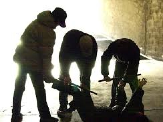 Bullismo e violenza: l&#039;indagine sulla vita sociale dei minorenni coinvolti nel sequestro e tortura di un quindicenne